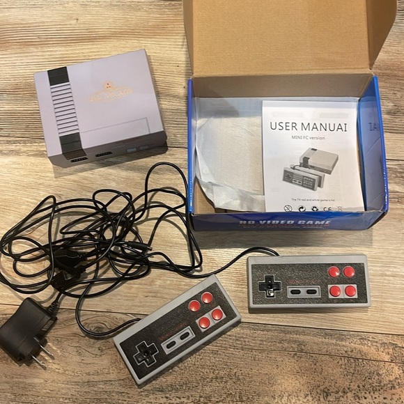 621 Classic Games Nintendo Mini Retro Plug and Play Gaming System & 2 Remotes - Picture 2 of 2